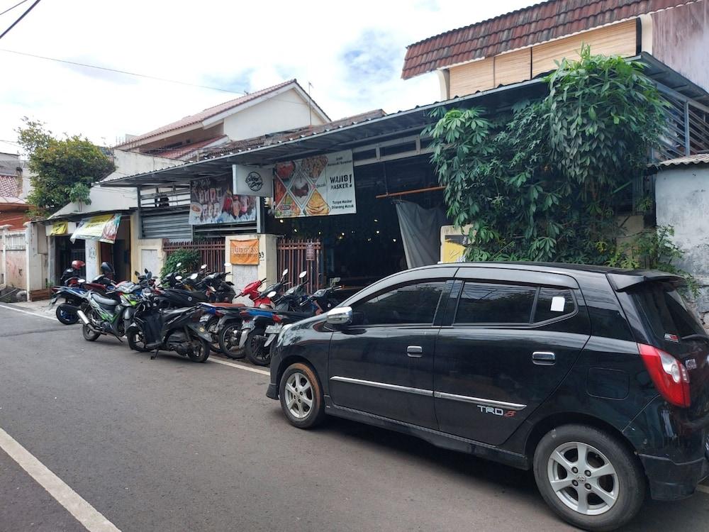 Eiffel Residence Petojo - Female Only