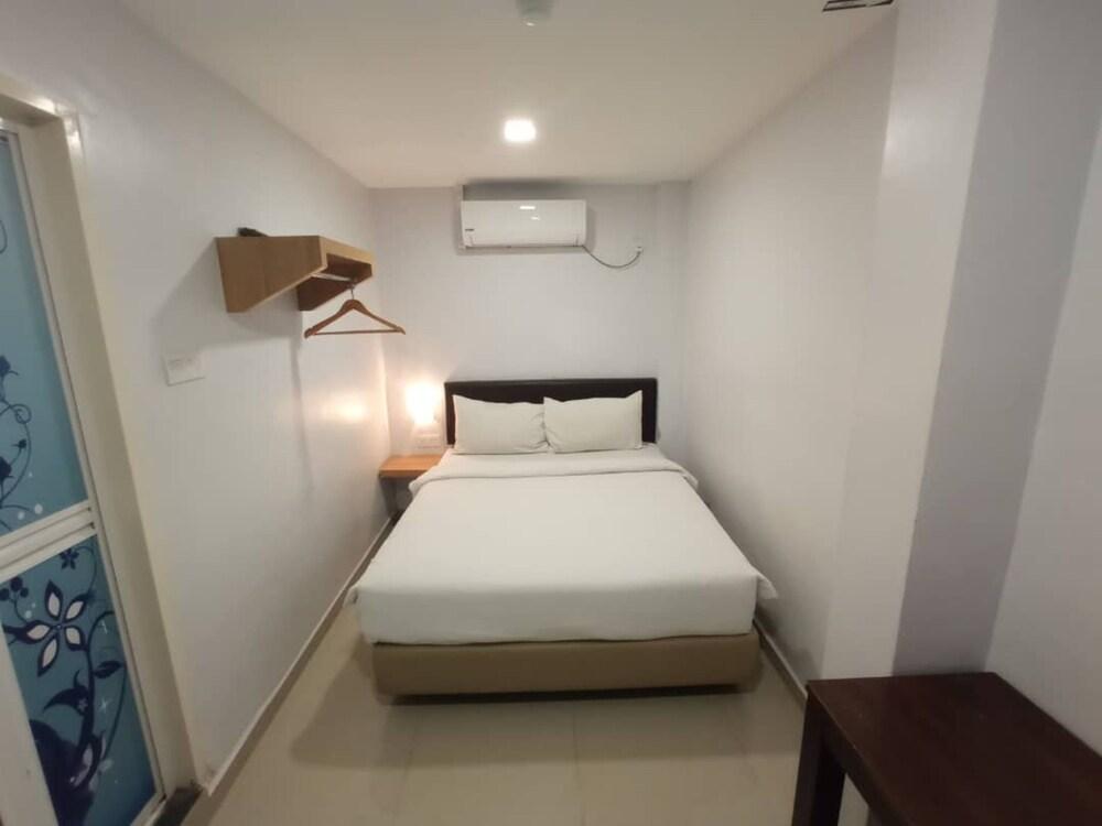 Room V @ Jalan Megat