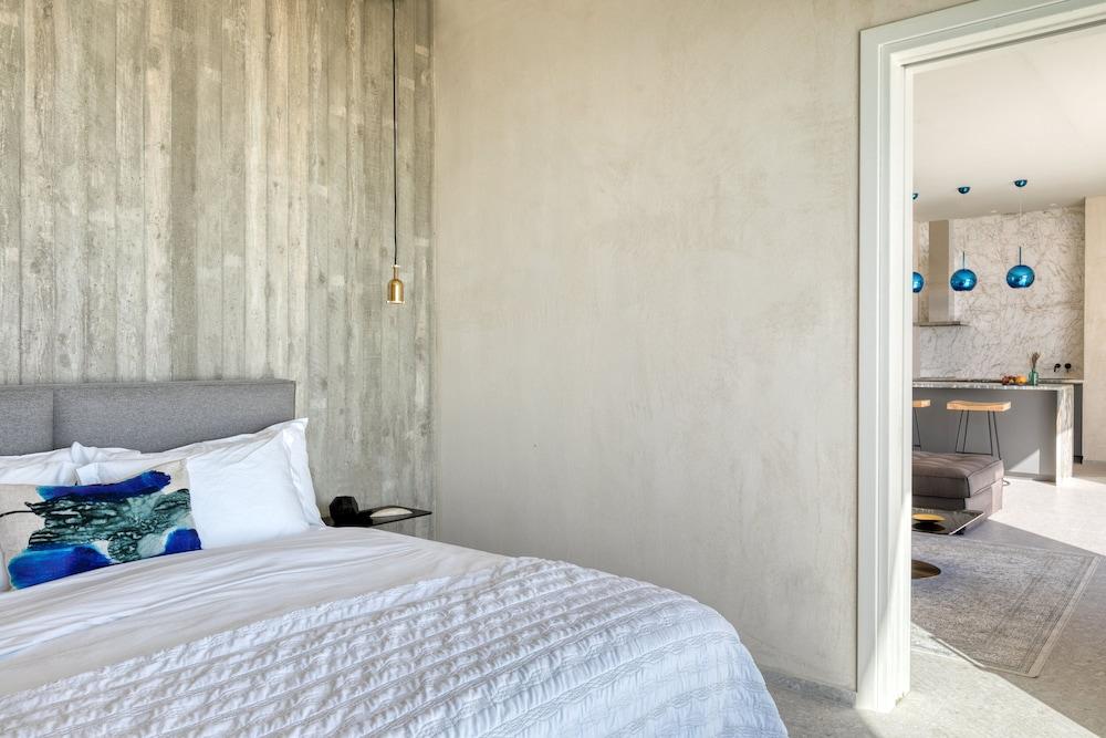 Santorini Sky, Luxury Resort