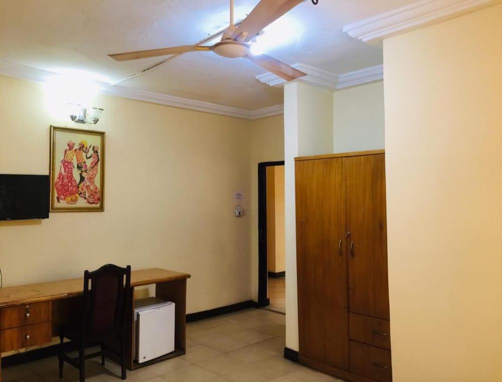 Room in B&B - Double Room With Balcony