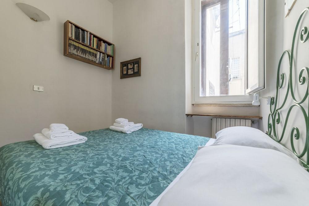 San Lorenzo Wooden Flat