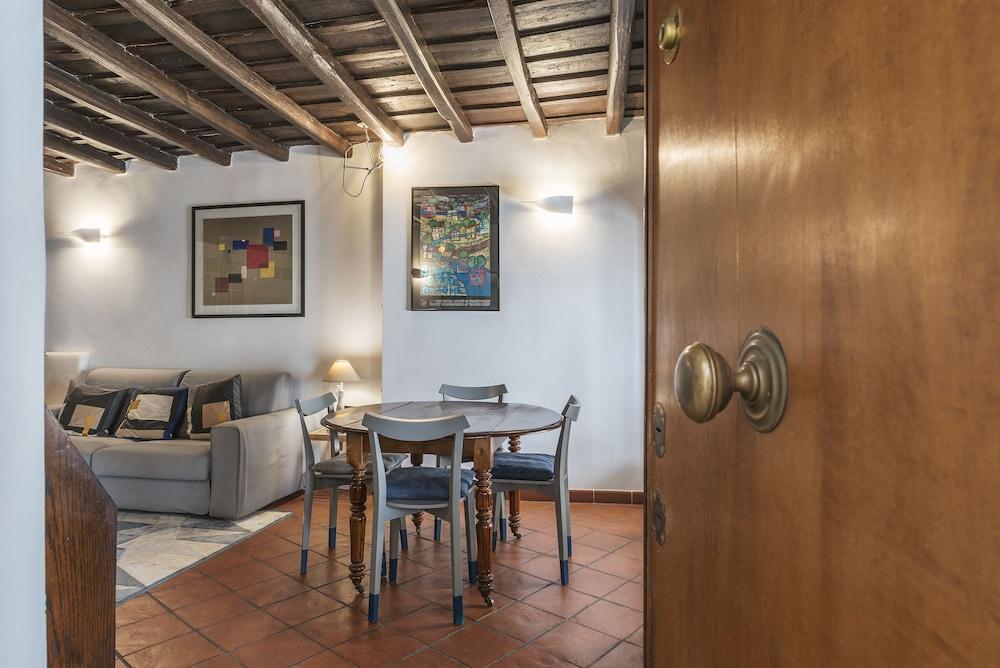 Stylish Flat Domus Aurea