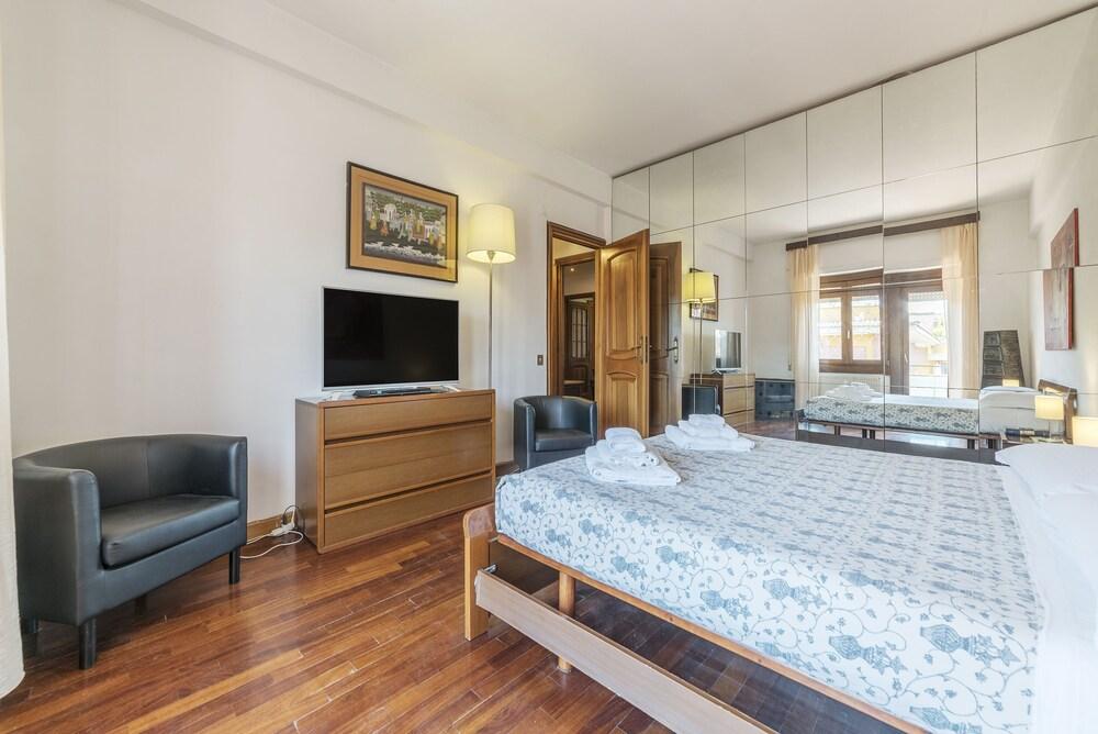 Portaportese Wooden Flat