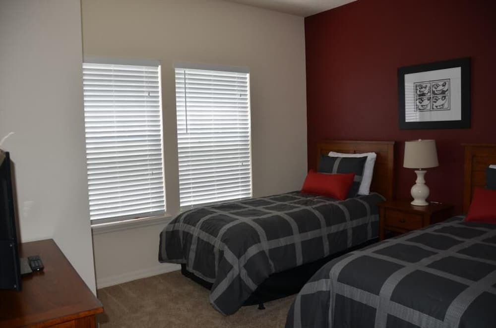 Lucaya 4 Bedrooms 3 Baths Townhome!