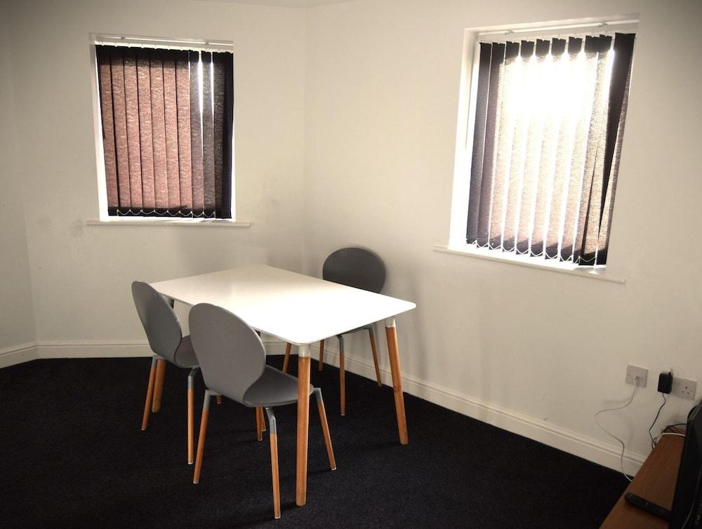 OYO Victoria Apartments