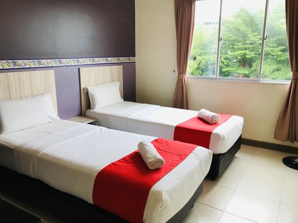 Alia Express Ferringhi