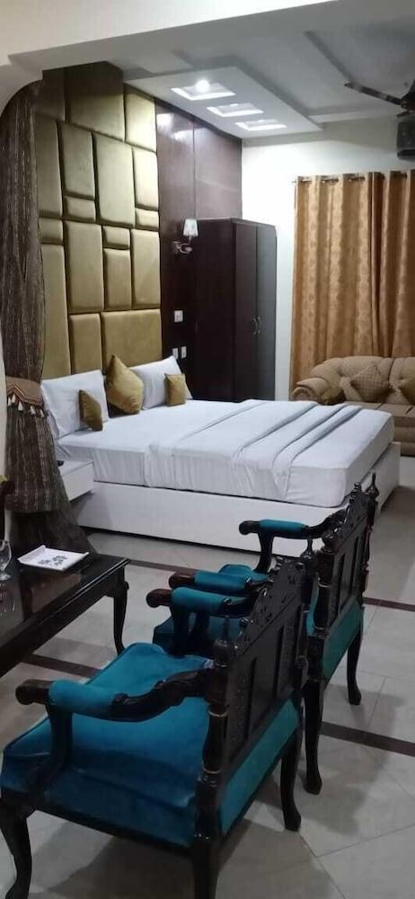 Hotel Pak Continental