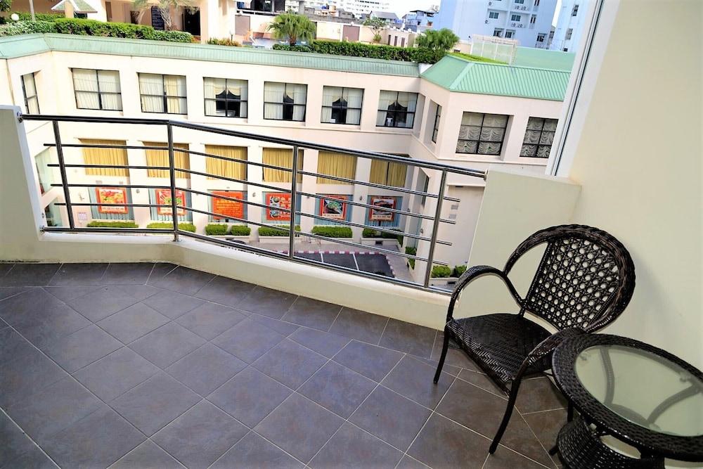 Plaza Residence Jomtien Beach - Large Studio Condo