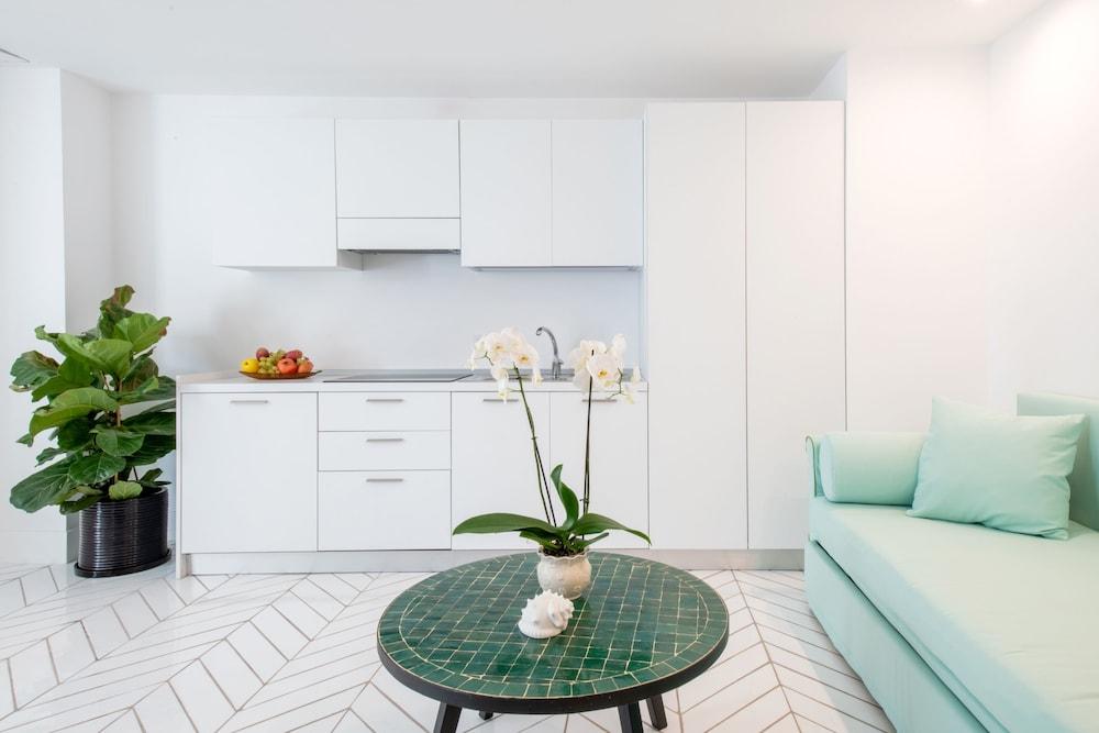 Luxury Suite with Garden and Jacuzzi