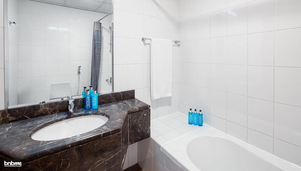 ST-Burj Al Nujoom-1711