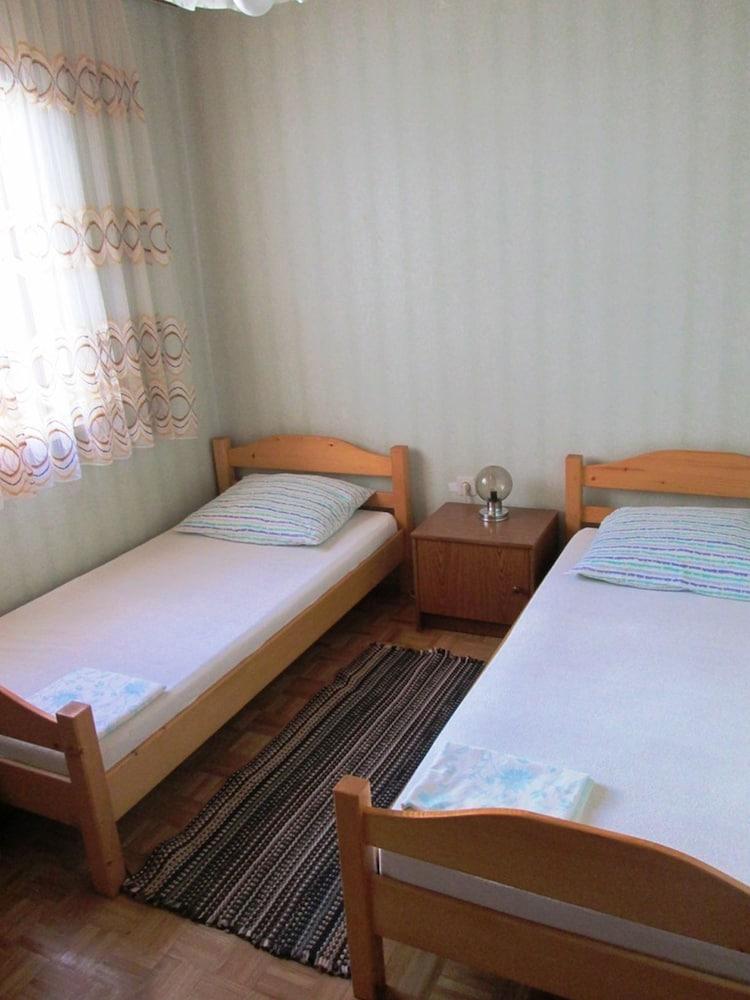 Apartment Roza near Sandy Beach