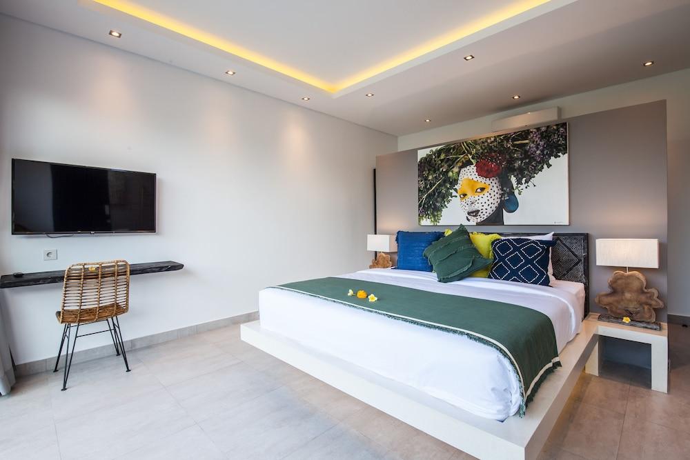 Captivating Villa Walk to the Beach