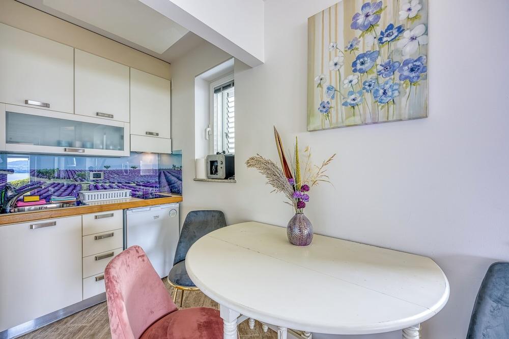 Pool Apartments Debeli Rtič