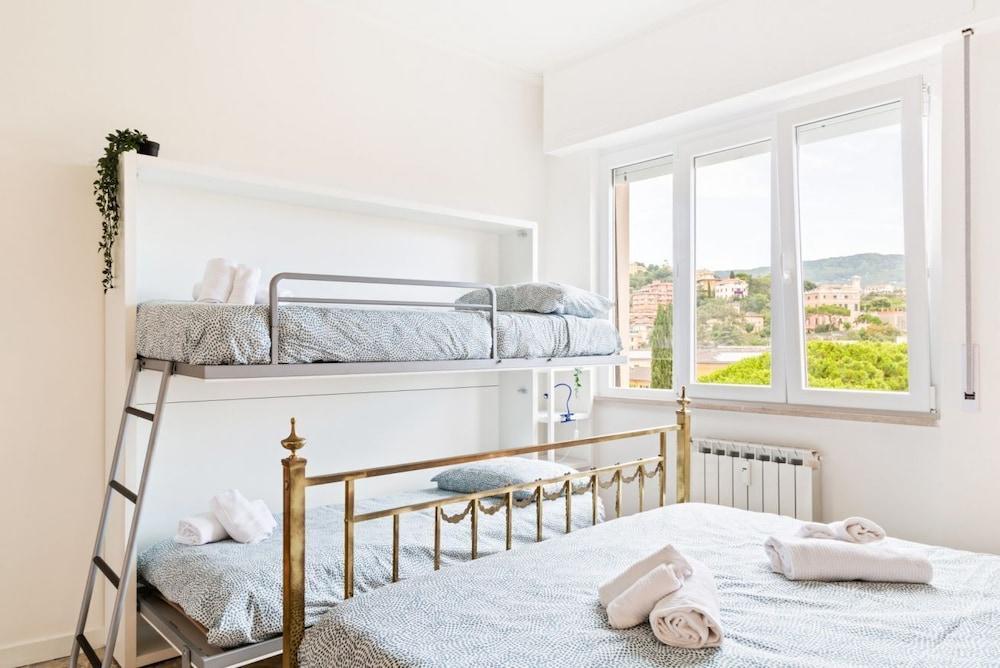 Chiavari Colorful Flat with Garage