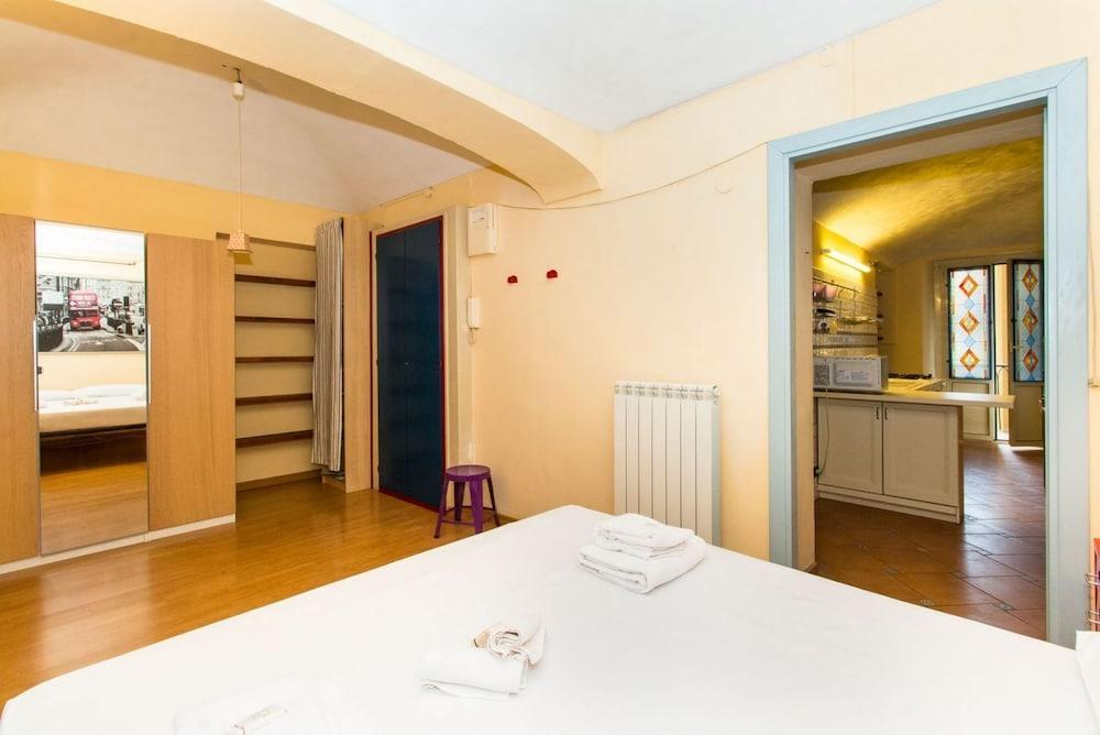 Porta Nuova Central Flat with Balcony