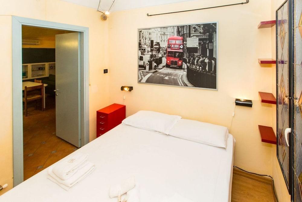 Porta Nuova Central Flat with Balcony