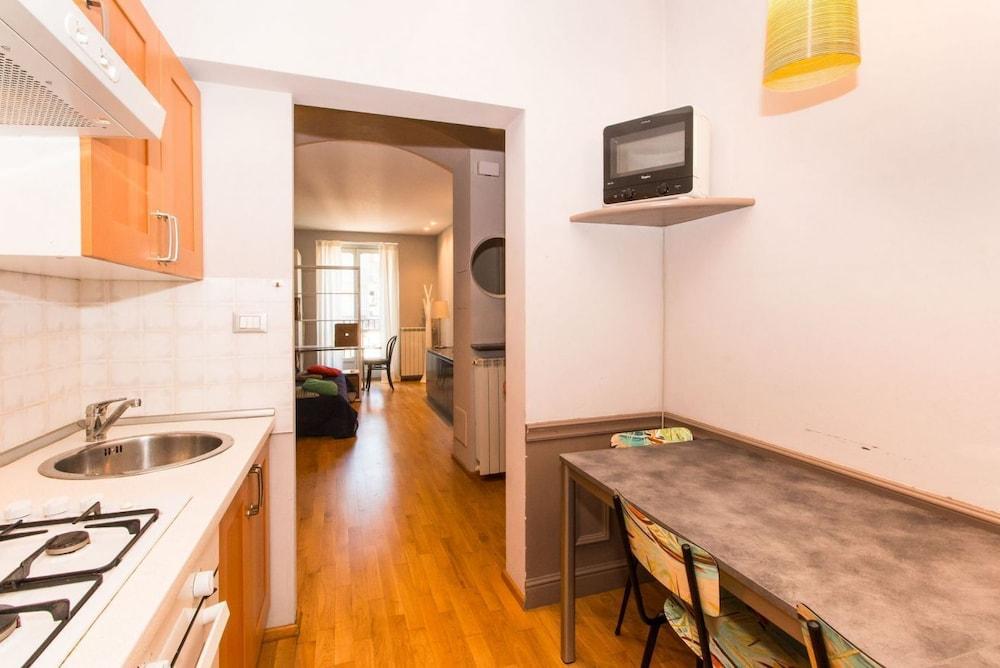 Parco del Valentino Cozy Flat with balcony