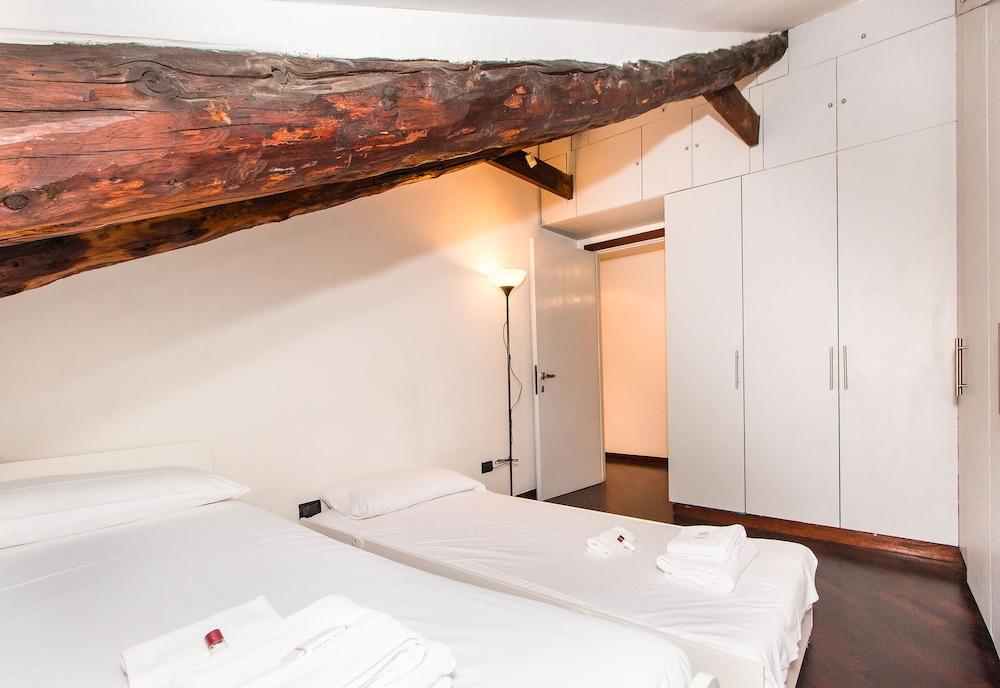 Cenisia Attic Apartment