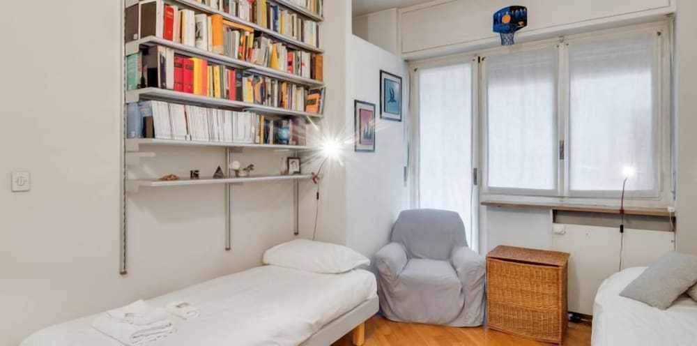 MM Bernini Roomy Apartment