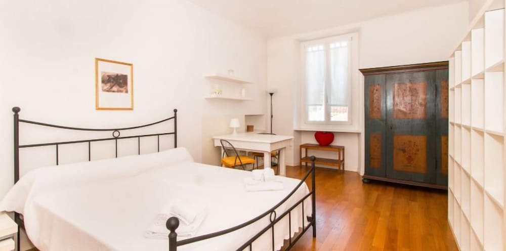 Pozzo Strada Bright Apartment - with Balconies