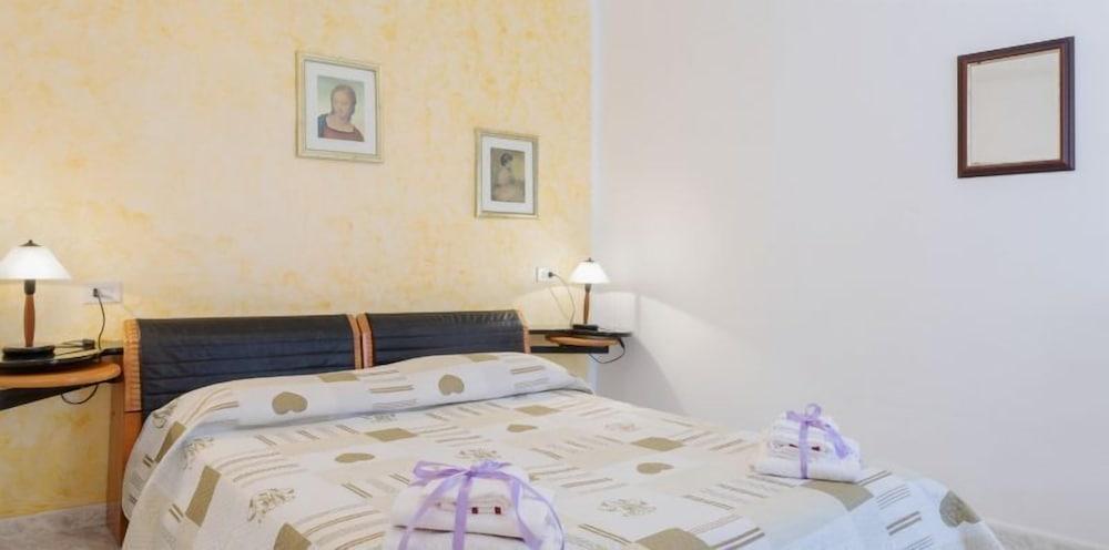 Bright Apartment with Terrace