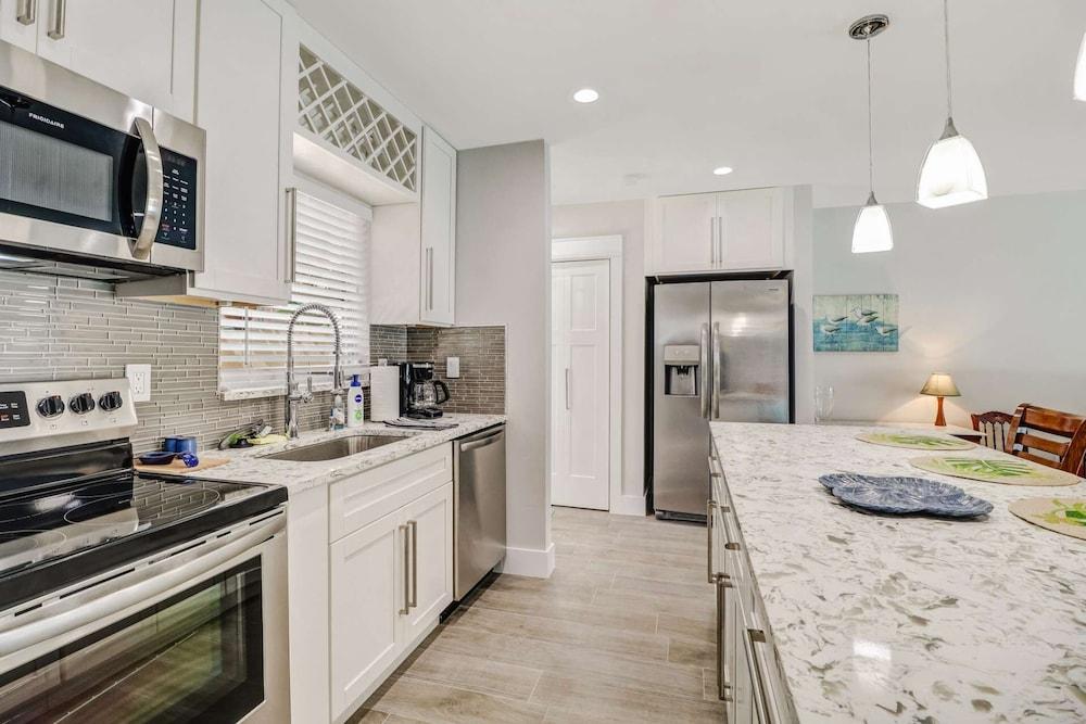 4836/4838 Esplanade St B-pool