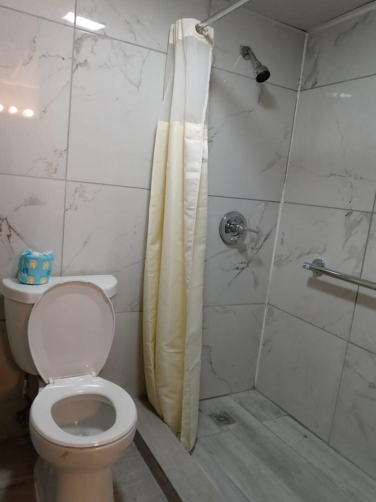 Peachtree Inn & suites