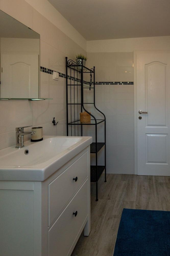 Mobile Home Rock Samphire 2