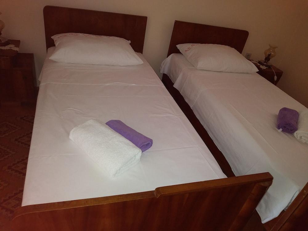 Rooms Brezak Lastovo