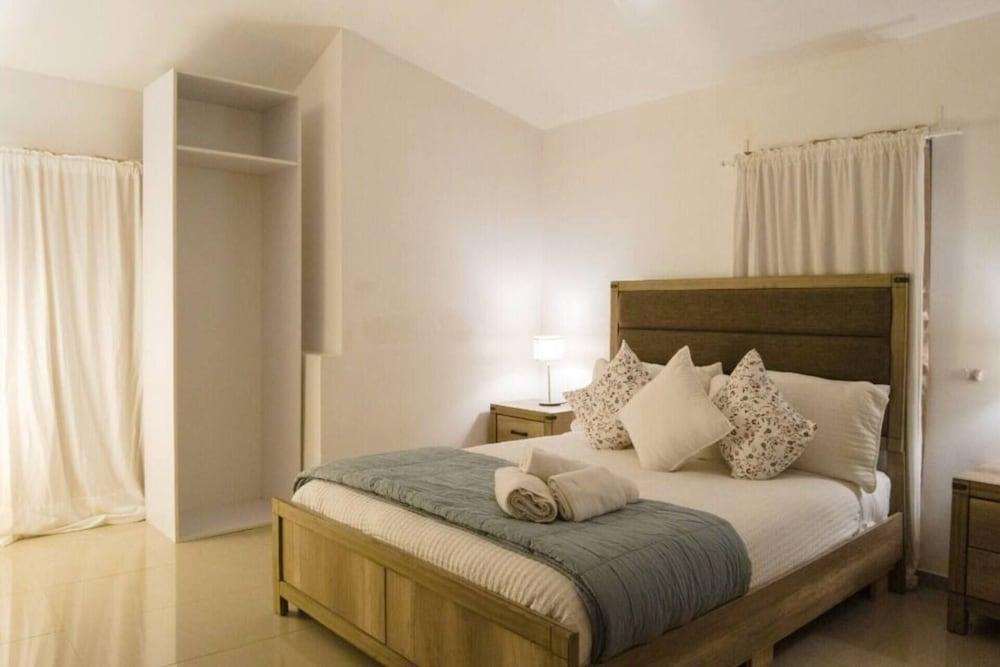 8 Bedrooms Penthouse, Jacuzzi & Private Terrace