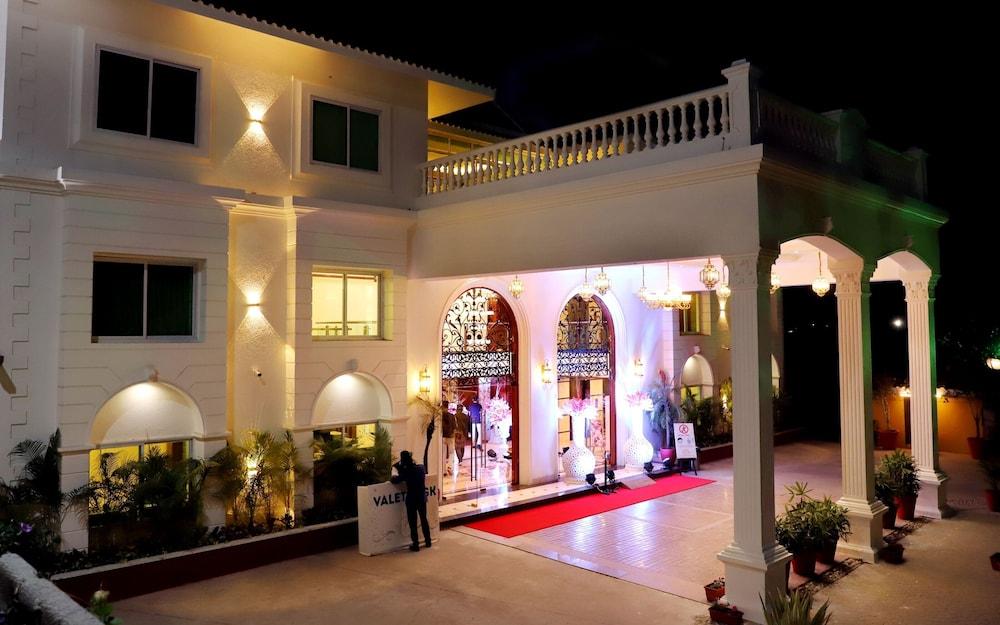 Jalsa Hotel & Banquets