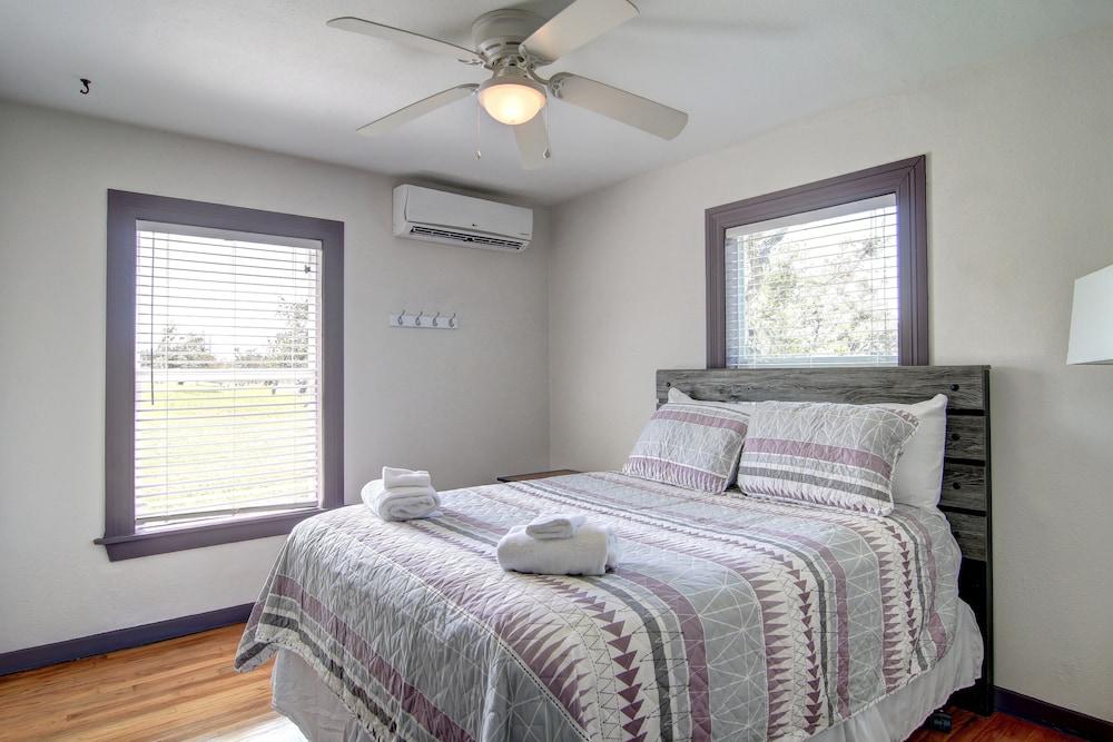 Quiet Sea Point Cottage by Redawning