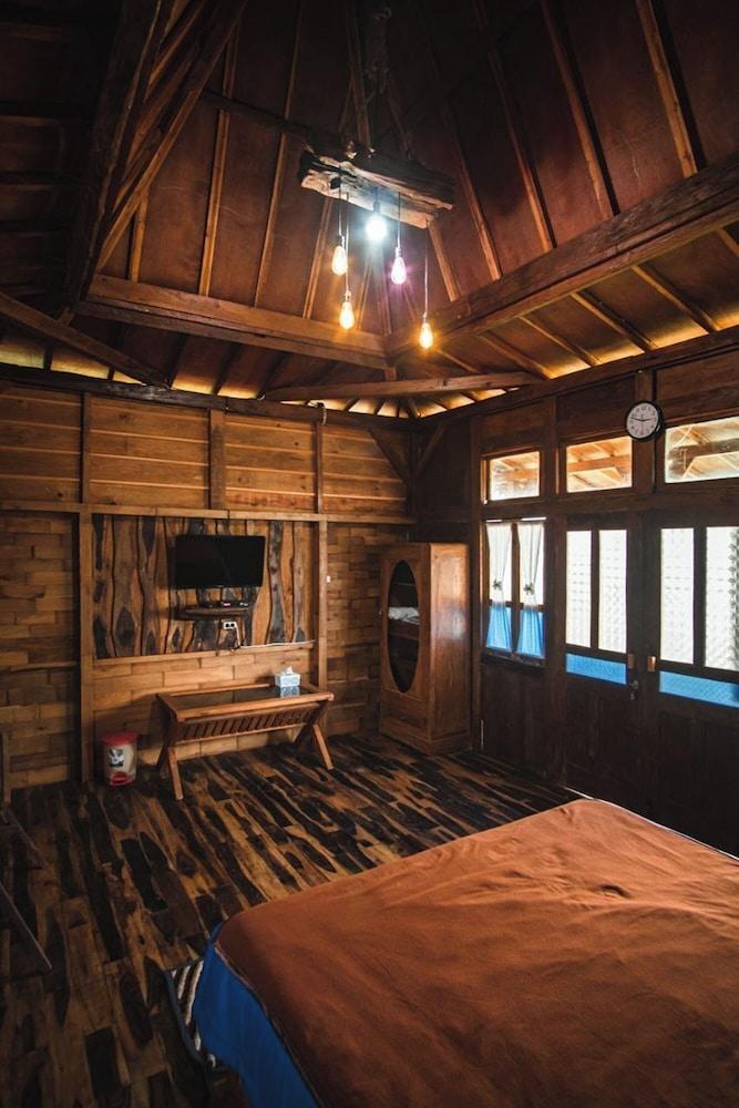 Singgasana Villa & Resto