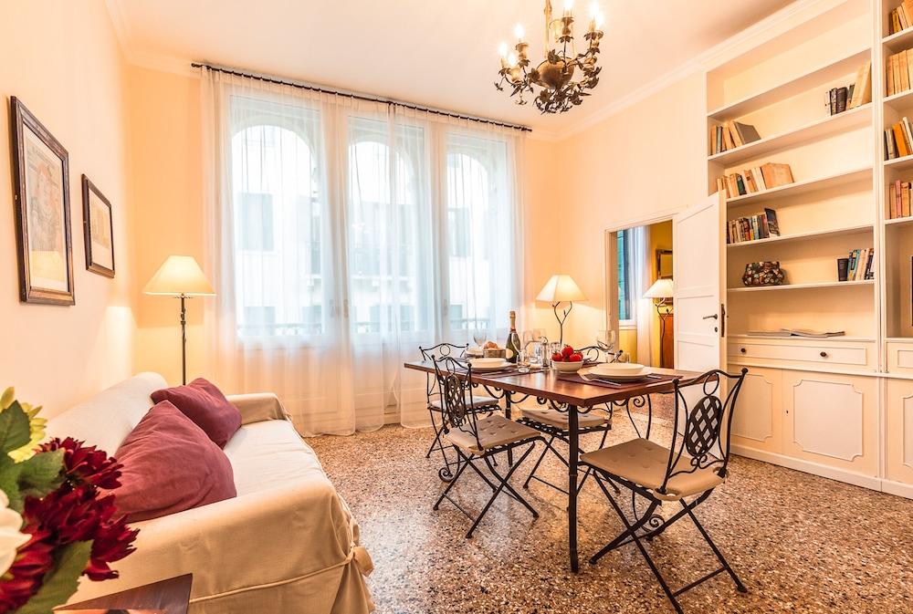 Ca' Grassi 2 Charming Balcony