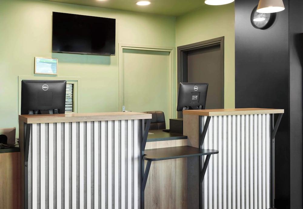 B&B HOTEL Le Port- Marly St-Germain en Laye