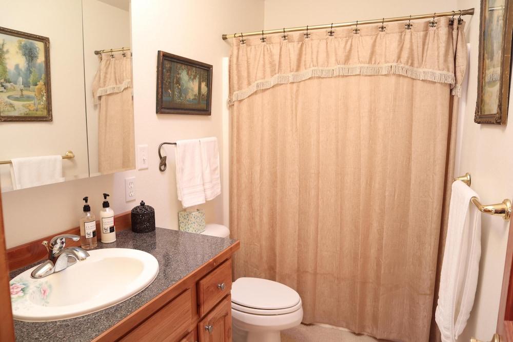 Inn on Bigfork Bay Queen Suite