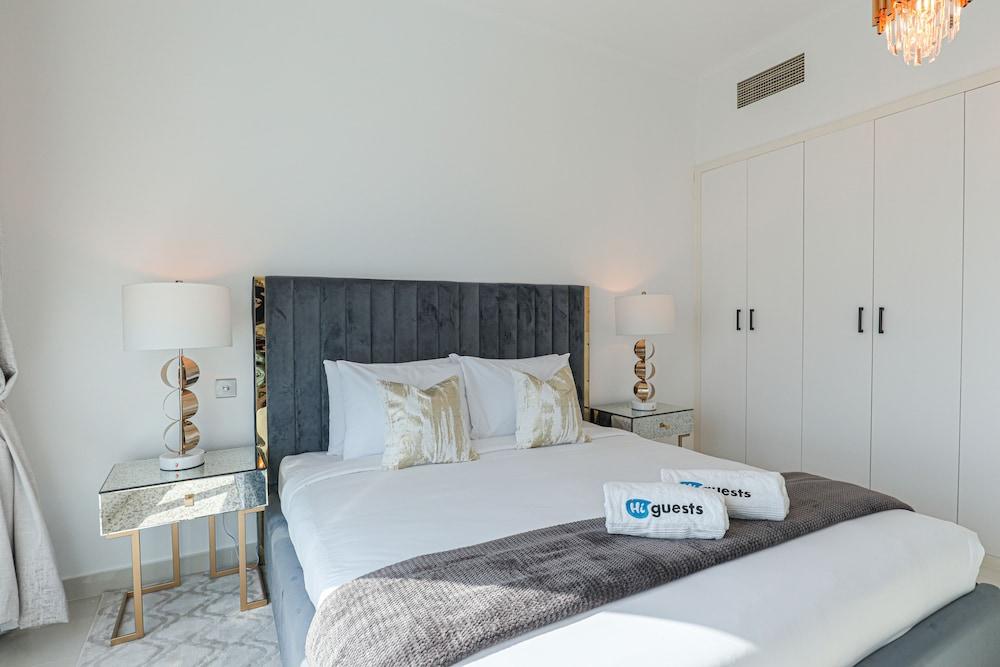 HiGuests - The Marina Torch