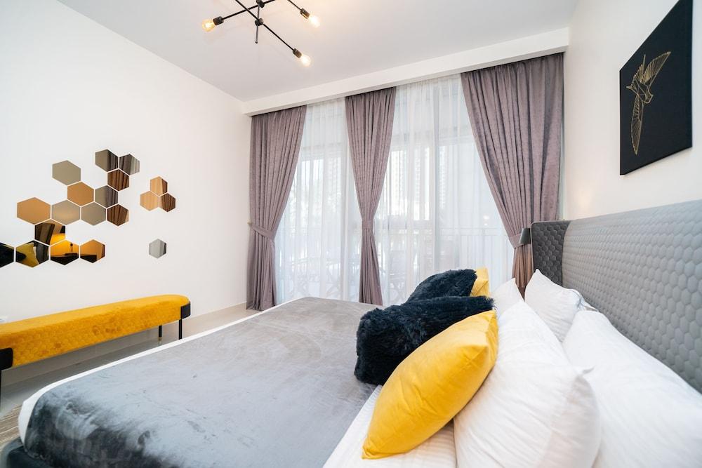 HiGuests - Boulevard Crescent Tower 2