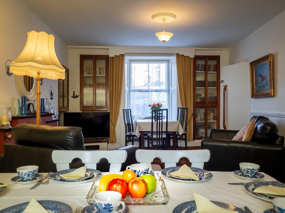 Clifden White Heather