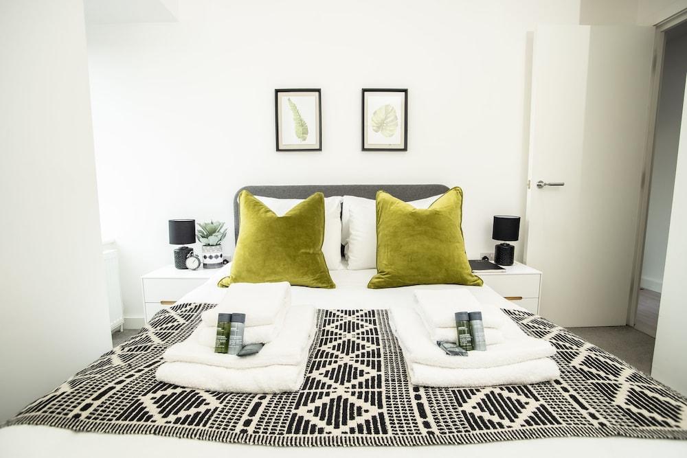 Pembroke House Apartments - Parking