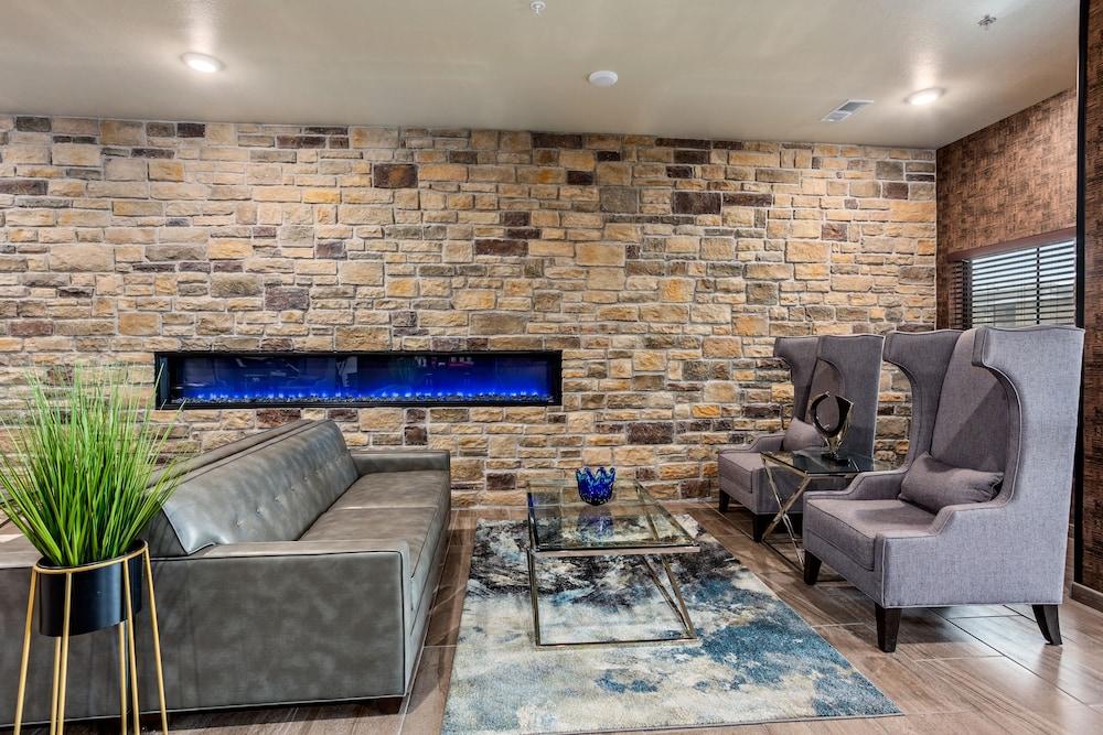 Cobblestone Hotel & Suites-Little Chute