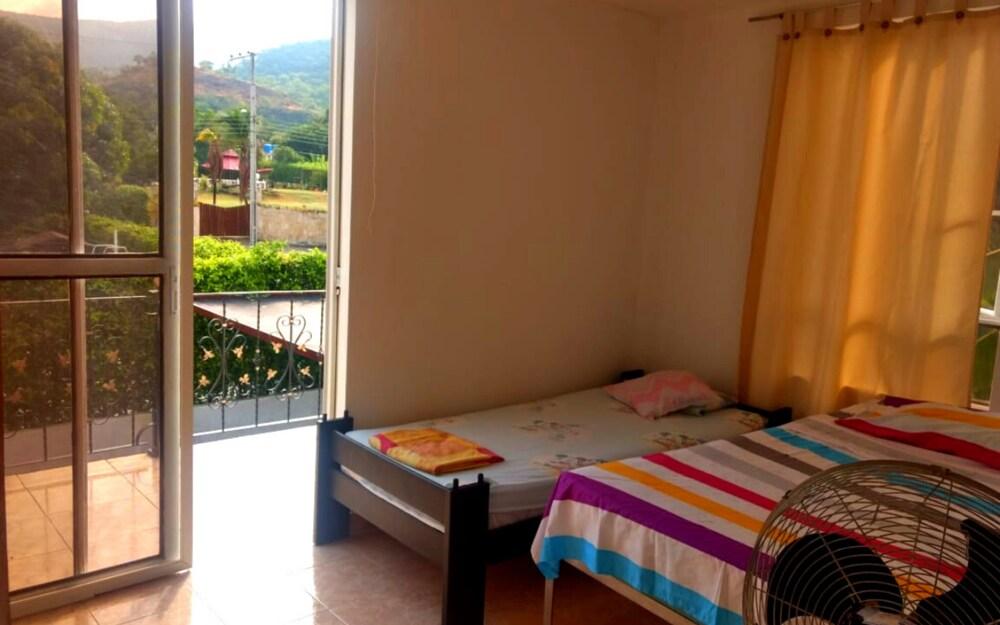 Casa con Piscina Privada Girardot