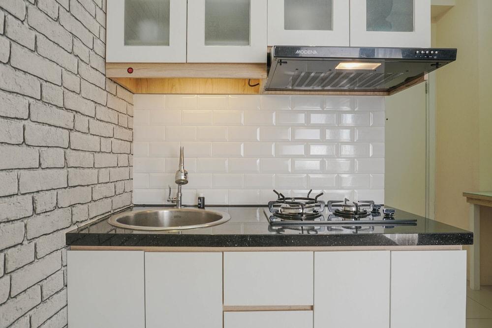 Comfy and Beautiful Studio Green Pramuka Apartment