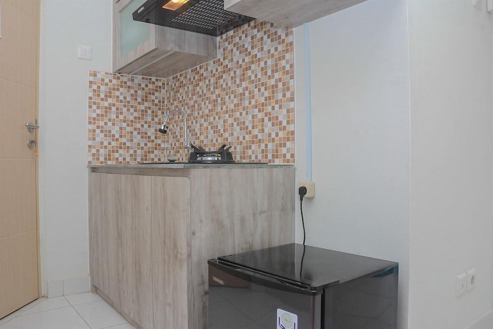 Comfy and Minimalist Studio at Amethyst Apartment