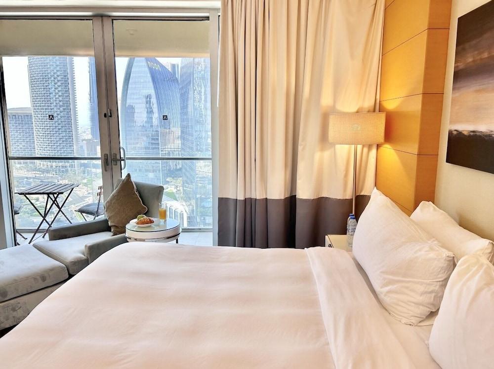 Fashion Avenue Dubai Mall Residences - Studio with balcony