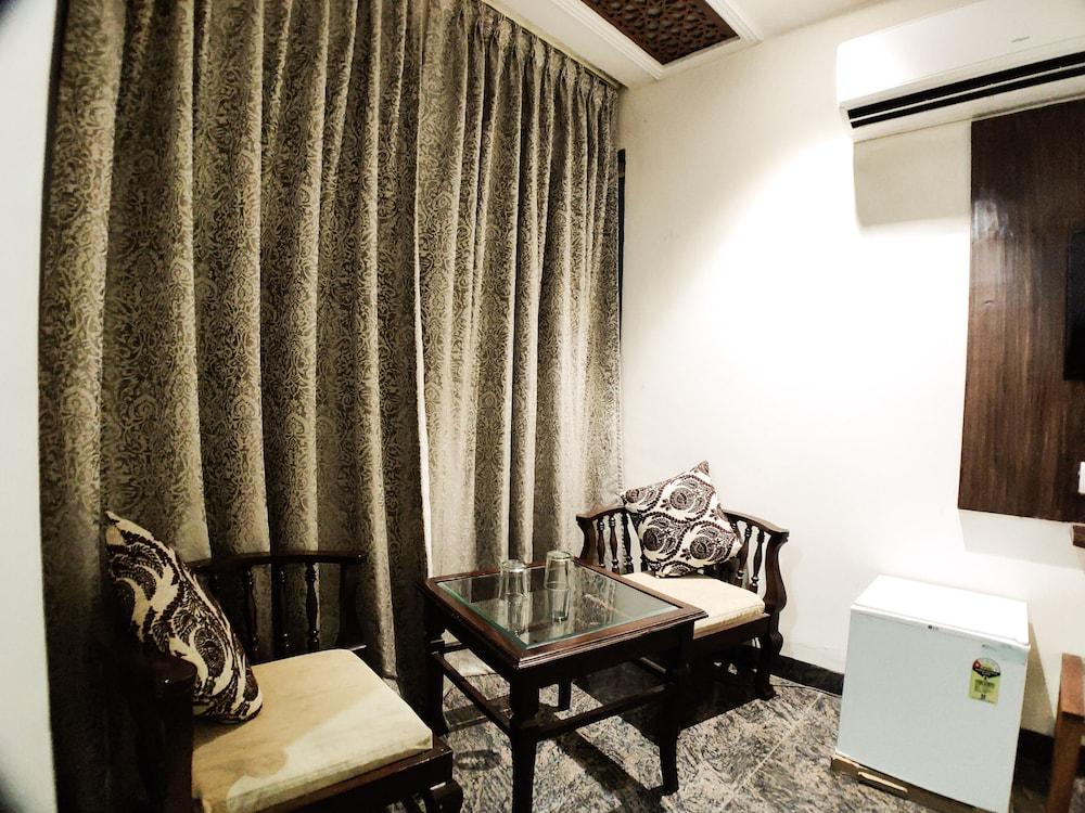 Hotel Landmark Residency