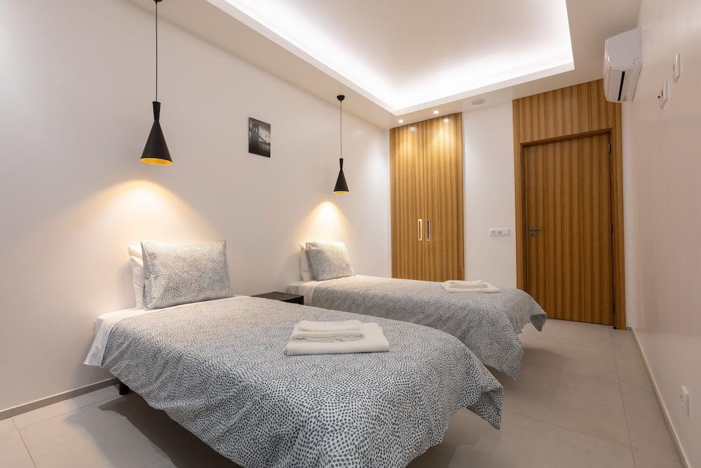 Correeira Luxury Residence T2 E - Albufeira, Pools, Wifi, Bbq, Beach