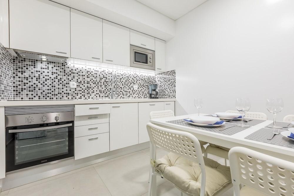 Correeira Luxury Residence T2 E - Albufeira, Pools, Wifi, Bbq, Beach