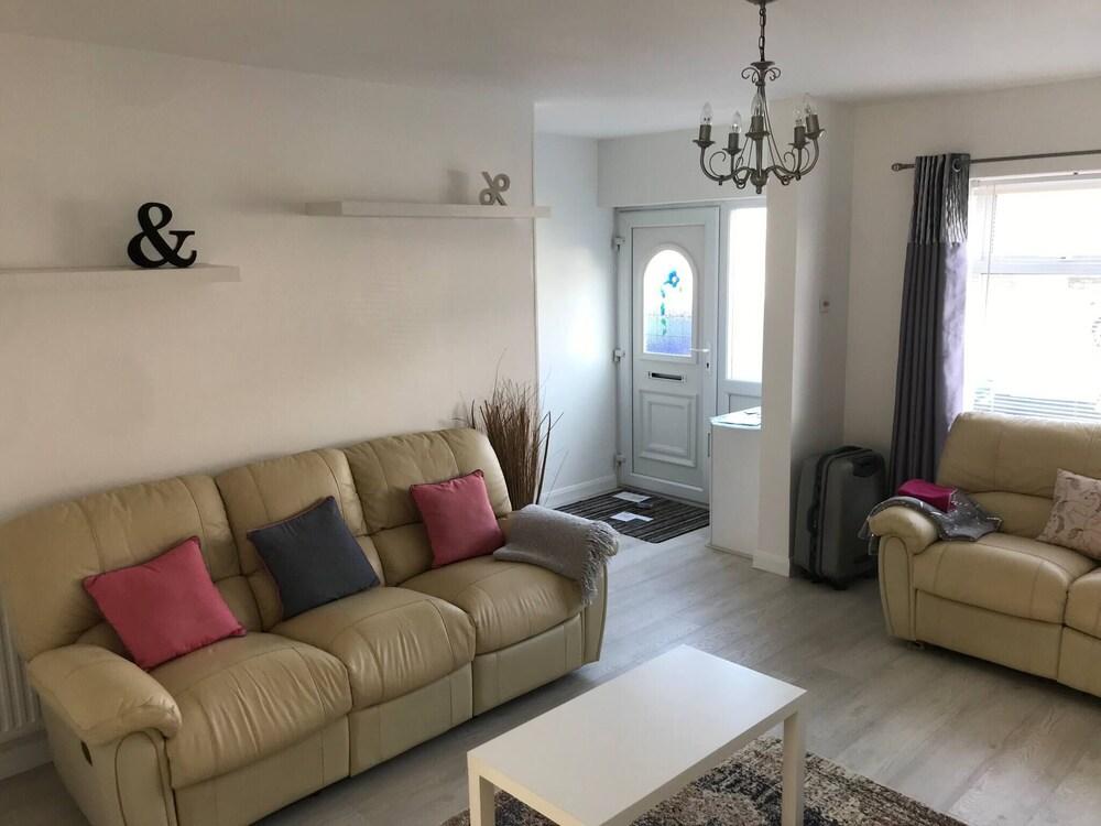 Diana House - Great Location