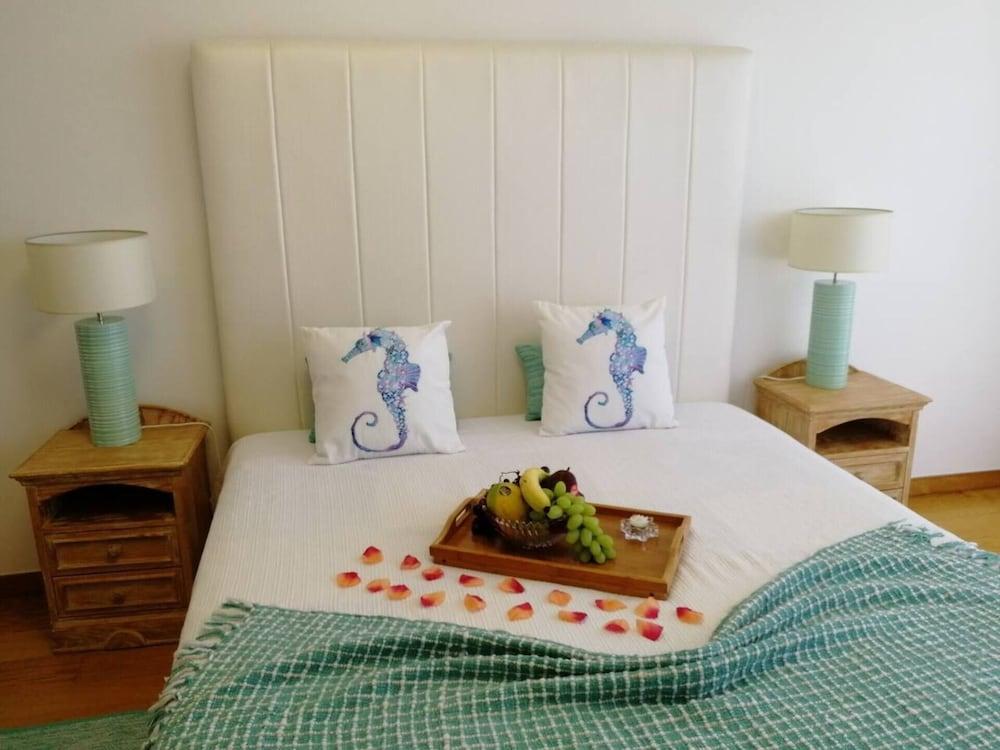 2 Bed Flat - Sleeps 4 - Parking - Wifi